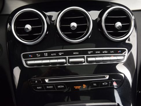 Used 2016 Mercedes-Benz C 300 Sedan w/ Surround View Package image 28