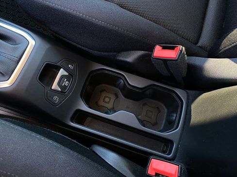 Used 2023 Jeep Renegade Latitude image 19