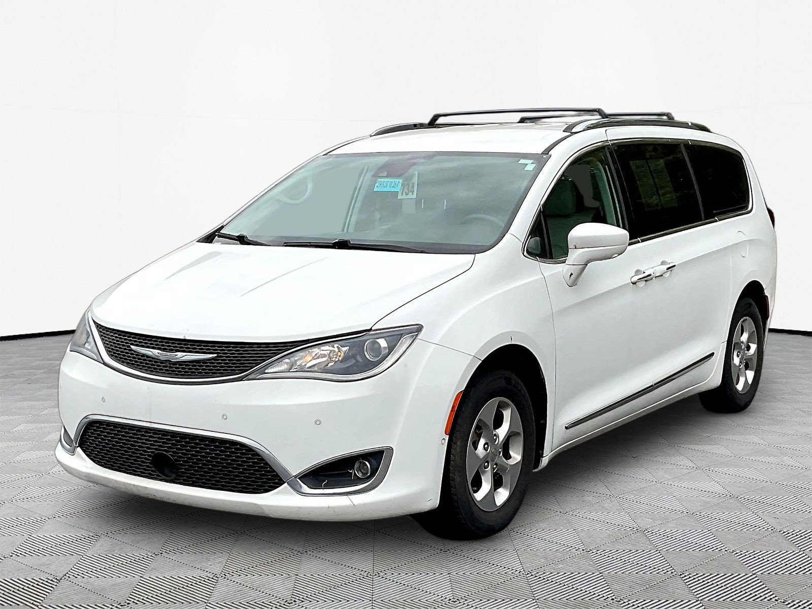Used 2017 Chrysler Pacifica Touring-L Plus FWD image 1