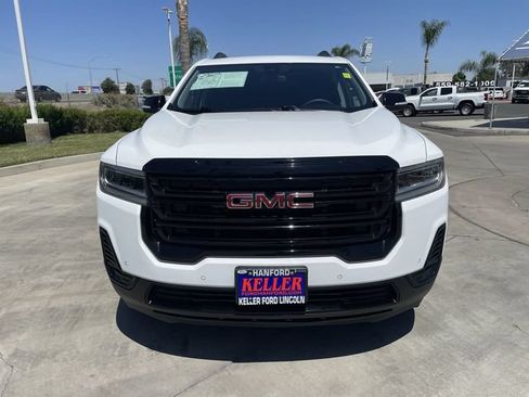 Used 2023 GMC Acadia SLE w/ Driver Convenience Package FWD image 3