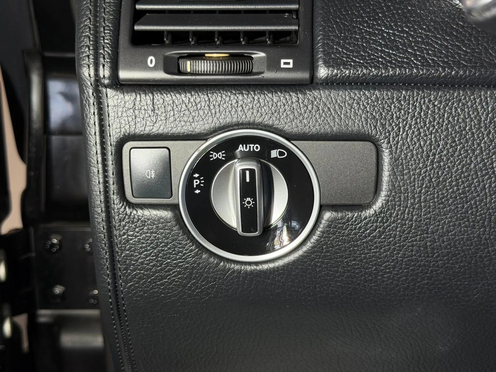 Used 2015 Mercedes-Benz G 63 AMG 4MATIC image 34