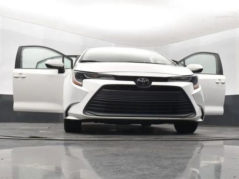 Used 2024 Toyota Corolla LE FWD image 11