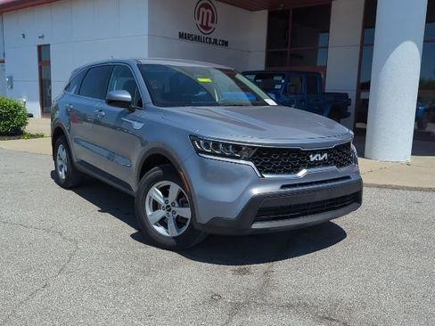 Used 2023 Kia Sorento LX AWD/4WD image 3