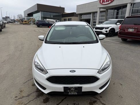 Used 2016 Ford Focus SE w/ SE Power Seat Package image 2