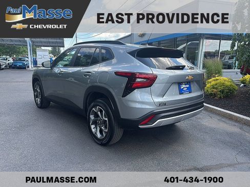 Certified 2024 Chevrolet Trax LT w/ LT Convenience Package FWD image 5
