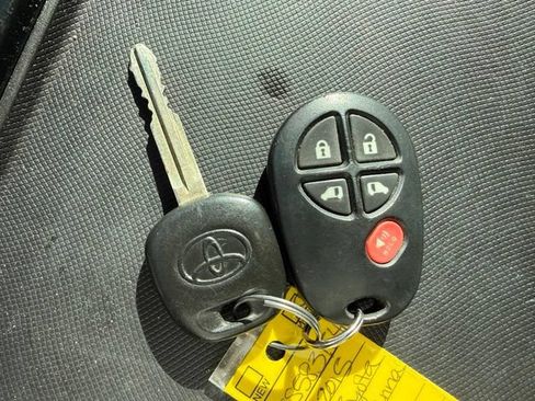 Used 2015 Toyota Sienna LE FWD image 14