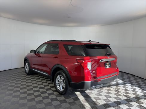 Used 2023 Ford Explorer XLT w/ Equipment Group 202A image 3