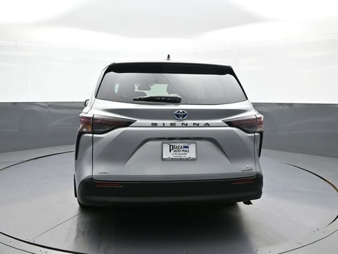 Certified 2024 Toyota Sienna XLE AWD/4WD image 7
