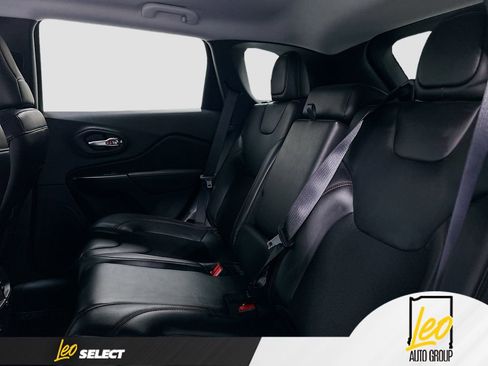 Used 2020 Jeep Cherokee Trailhawk w/ Cold Weather Group image 23