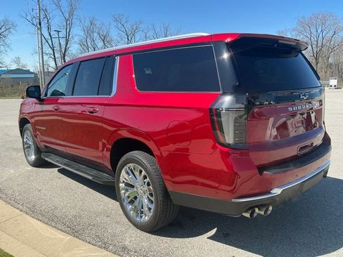 Used 2025 Chevrolet Suburban Premier AWD/4WD image 4