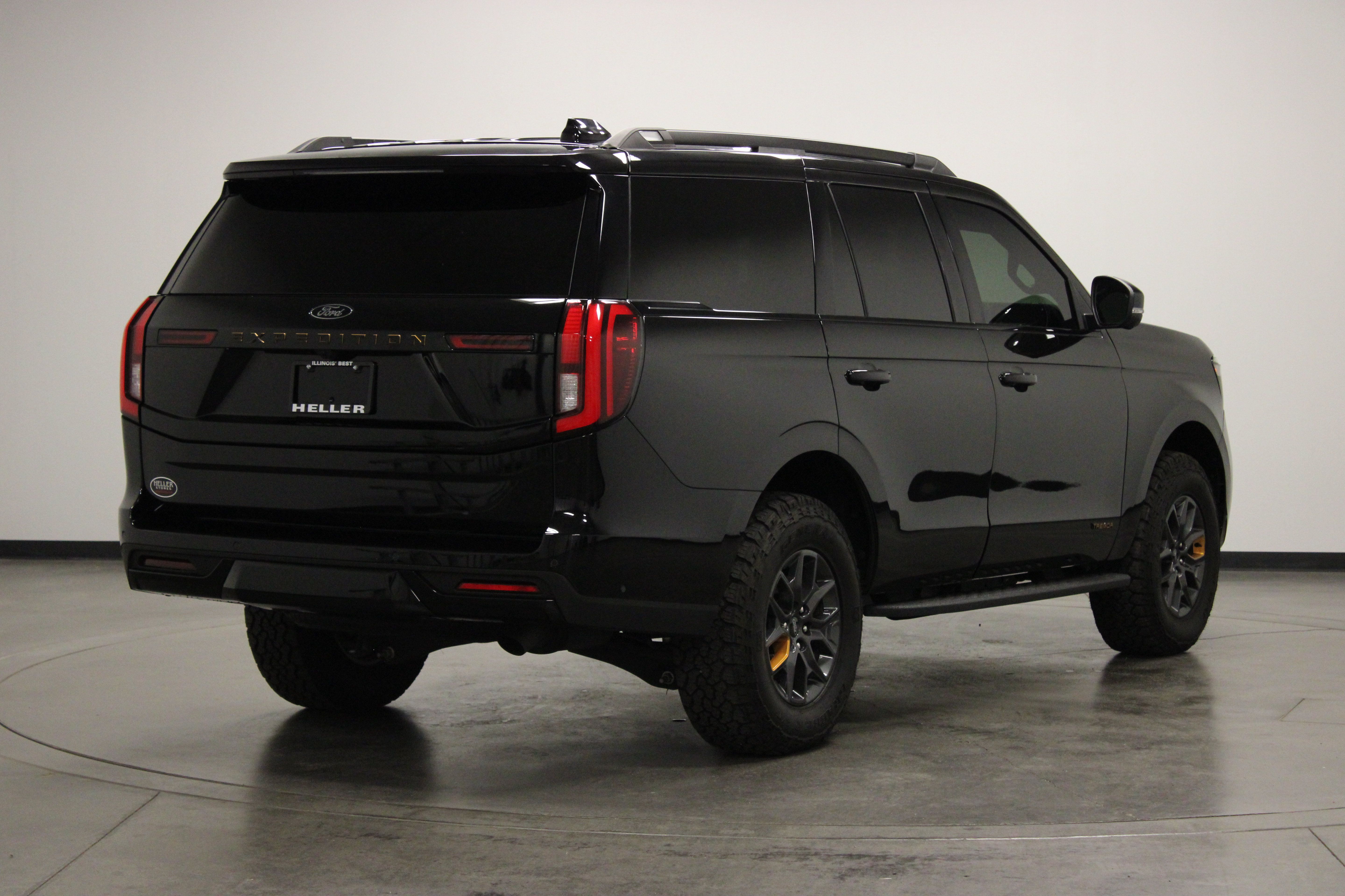 Used 2025 Ford Expedition Tremor AWD/4WD image 8