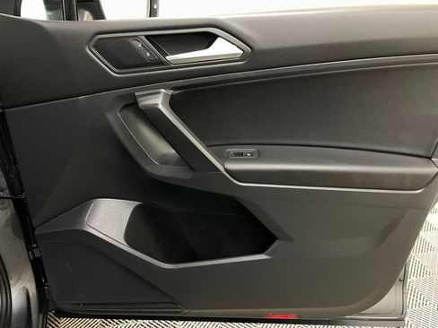 Used 2021 Volkswagen Tiguan SE R-Line image 40