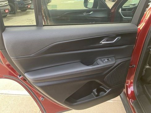 Used 2025 Jeep Grand Cherokee L Altitude image 21