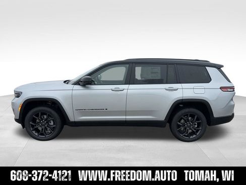Used 2025 Jeep Grand Cherokee L Limited w/ Trailer Tow Package AWD/4WD image 4