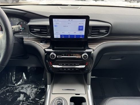 Certified 2023 Ford Explorer Limited w/ Equipment Group 301A image 2