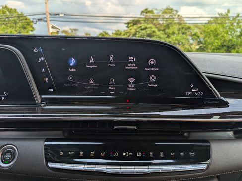 Used 2021 Cadillac Escalade Premium Luxury w/ LPO, Radiant Package AWD/4WD image 31