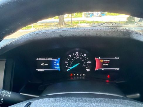 Used 2017 Ford Expedition Platinum RWD image 32