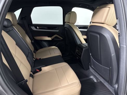 New 2026 Porsche Cayenne image 25