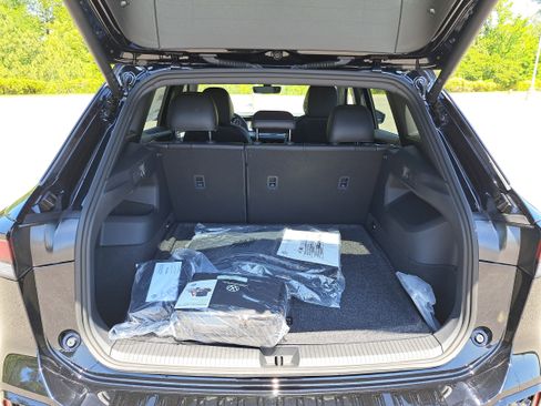 New 2026 Volkswagen Tiguan SE R-Line AWD/4WD image 12