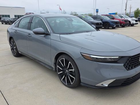 Used 2025 Honda Accord Touring image 7