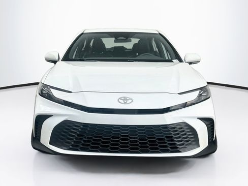 Used 2025 Toyota Camry SE FWD image 2