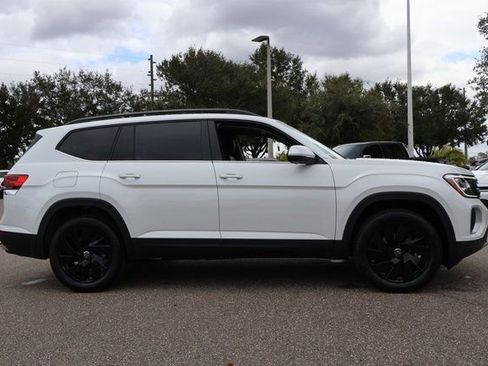 New 2026 Volkswagen Atlas SE image 8