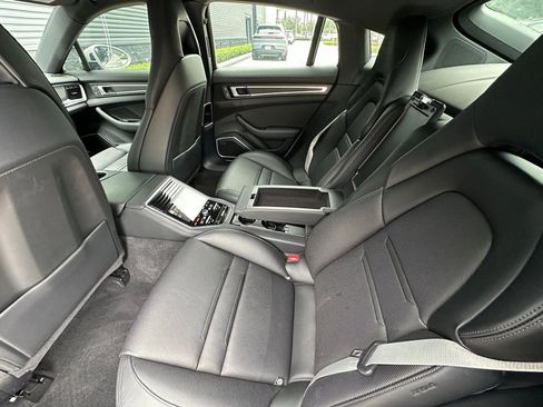 Certified 2023 Porsche Panamera 4 Platinum Edition w/ Sport Chrono Package AWD/4WD image 37