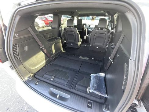 New 2026 Chrysler Pacifica Select FWD image 9