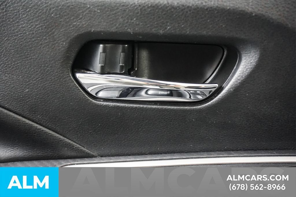 Used 2024 Nissan Versa SR FWD image 45