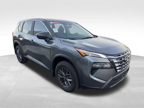 Used 2025 Nissan Rogue S FWD image 35
