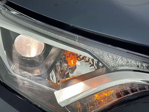 Used 2017 Toyota RAV4 XLE image 38