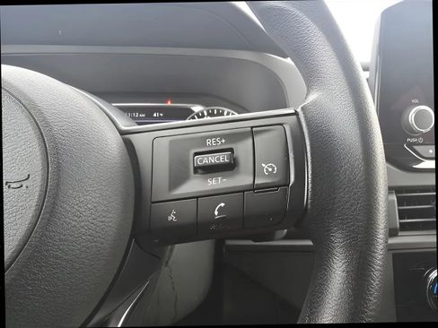 Used 2023 Nissan Pathfinder S image 24