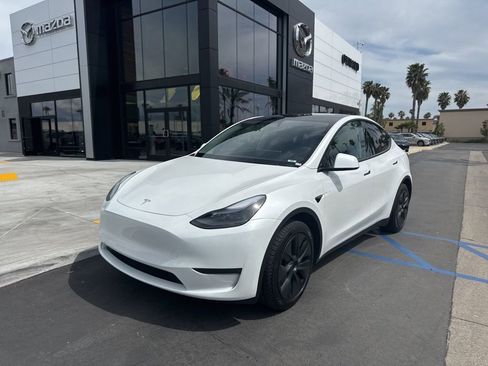 Used 2024 Tesla Model Y Long Range image 1