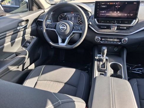 Used 2025 Nissan Altima 2.5 SV w/ SV Premium Package FWD image 10