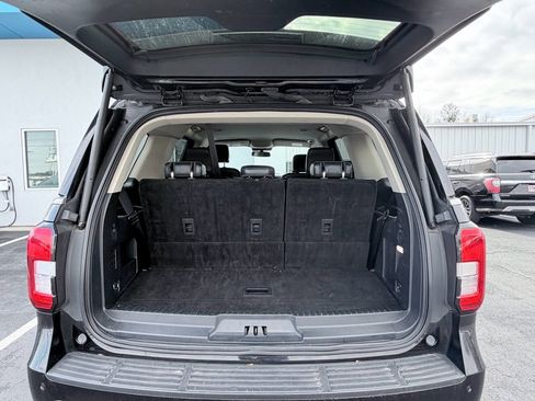 Used 2024 Ford Expedition XLT image 9