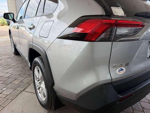 Used 2021 Toyota RAV4 XLE w/ Convenience Package AWD/4WD image 11