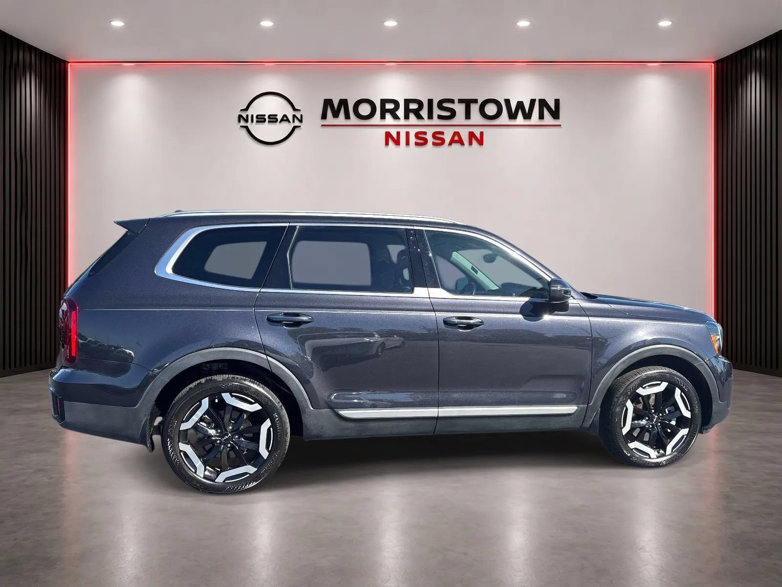 Used 2025 Kia Telluride S FWD image 2