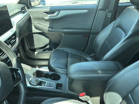 Used 2025 Ford Escape Platinum AWD/4WD image 2