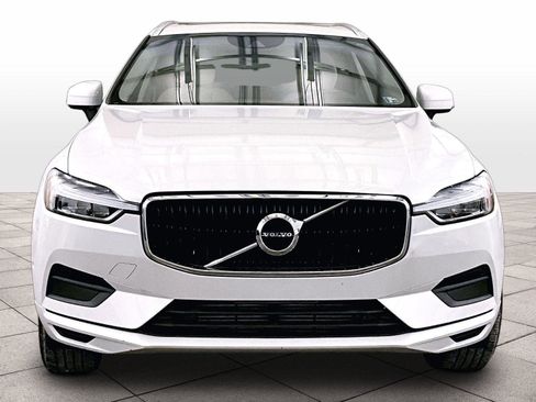 Used 2019 Volvo XC60 T5 Momentum w/ Multimedia Package AWD/4WD image 3