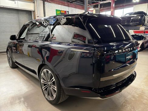 Used 2025 Land Rover Range Rover Long Wheelbase SE image 9