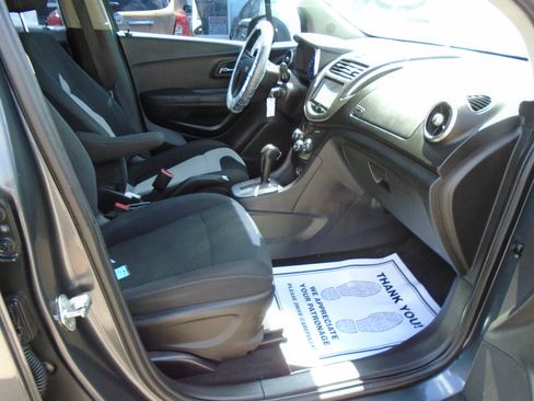 Used 2016 Chevrolet Trax LS AWD/4WD image 12