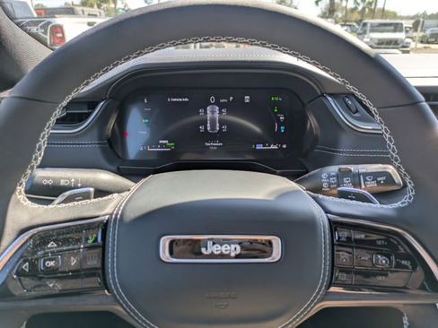 New 2025 Jeep Grand Cherokee Overland w/ Trailer Tow Package AWD/4WD image 28