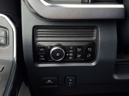 Certified 2025 Ford F450 Platinum AWD/4WD image 23