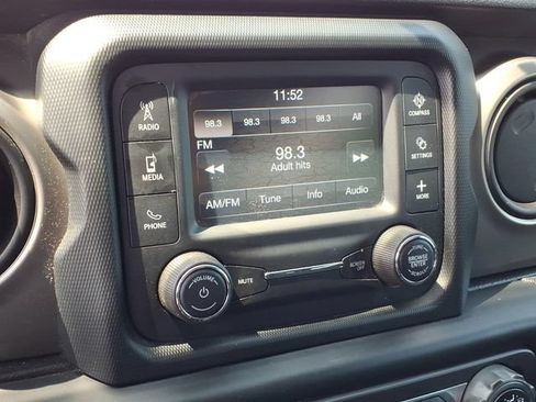 Used 2018 Jeep Wrangler Unlimited Sport S AWD/4WD image 24