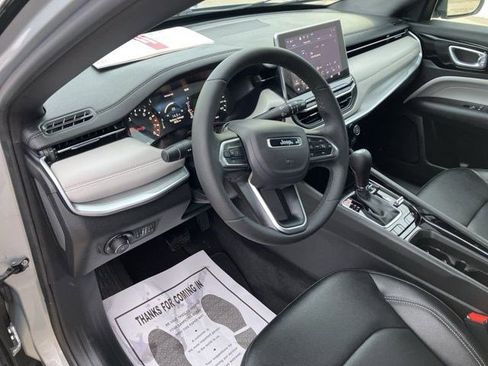 Certified 2025 Jeep Compass Limited image 13