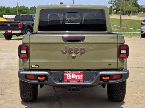 Used 2025 Jeep Gladiator Mojave w/ Convenience Group AWD/4WD image 8