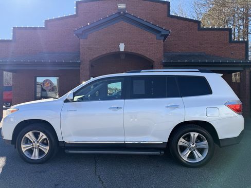 Used 2013 Toyota Highlander Limited image 3