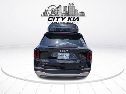 Used 2025 Kia Sorento EX FWD image 4
