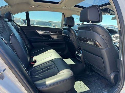Used 2020 BMW 740i image 27