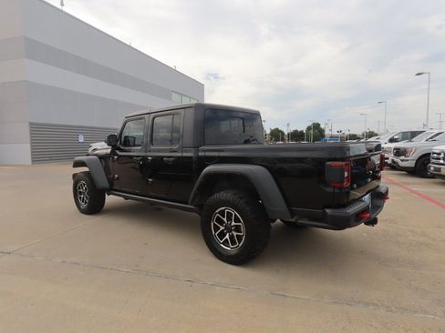 Used 2024 Jeep Gladiator Rubicon w/ Convenience Group AWD/4WD image 16